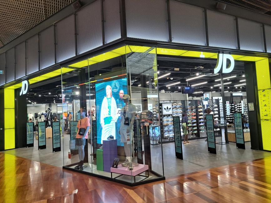 JD Sports revoit ses prévisions de résultats annuels à la baisse